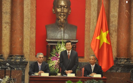 Chủ tịch nước Trương Tấn Sang tiếp Tổng thư kí Liên hiệp Công đoàn Thế giới  - ảnh 1
