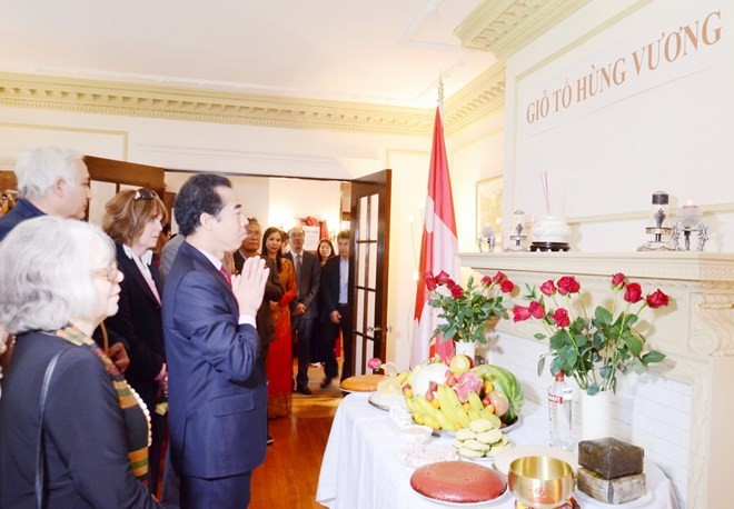 Người Việt ở Canada dâng hương giỗ tổ Hùng Vương 	 - ảnh 1