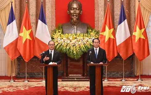 Chủ tịch nước Trần Đại Quang và Tổng thống Pháp Francois Hollande họp báo  - ảnh 1