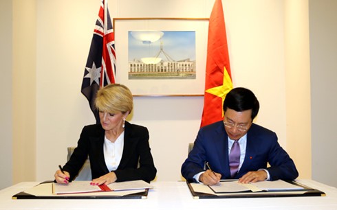 Phó Thủ tướng, Bộ trưởng Ngoại giao Phạm Bình Minh hội đàm với Ngoại trưởng Australia Julie Bishop  - ảnh 2