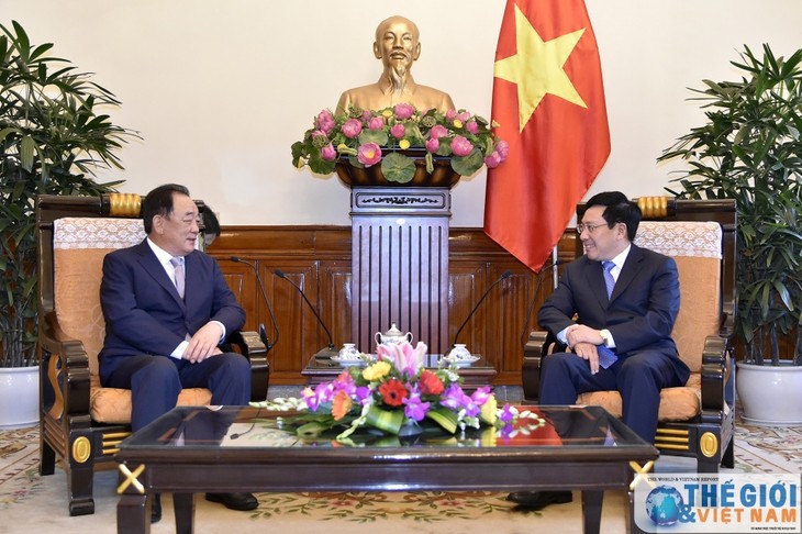 Phó Thủ tướng, Bộ trưởng Phạm Bình Minh tiếp Chủ tịch Tập đoàn Taekwang  - ảnh 1