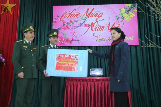 Chủ tịch Quốc hội Nguyễn Thị Kim Ngân: Tình quân dân như “cá với nước”  - ảnh 1