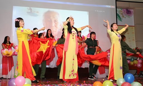 Người Việt tại Macau mít tinh mừng ngày Phụ nữ Việt Nam - ảnh 3