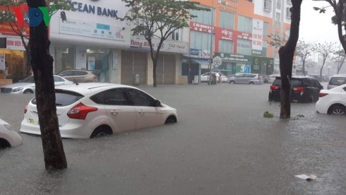 Mưa lũ lớn gây ngập lụt tại một số tỉnh miền Trung - ảnh 3