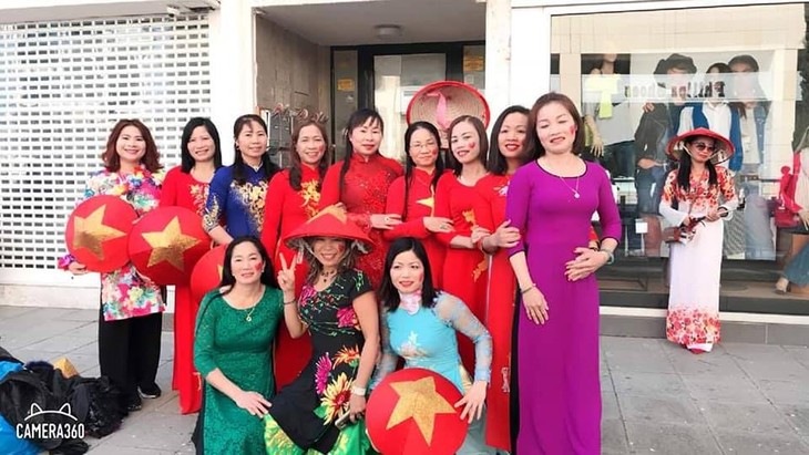 Cộng đồng Việt Nam tham gia Lễ hội Carnaval Limassol   - ảnh 1