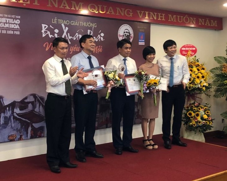 Giải thưởng Lớn giải Bùi Xuân Phái vì tình yêu Hà Nội trao cho PGS Nguyễn Thừa Hỷ - ảnh 6