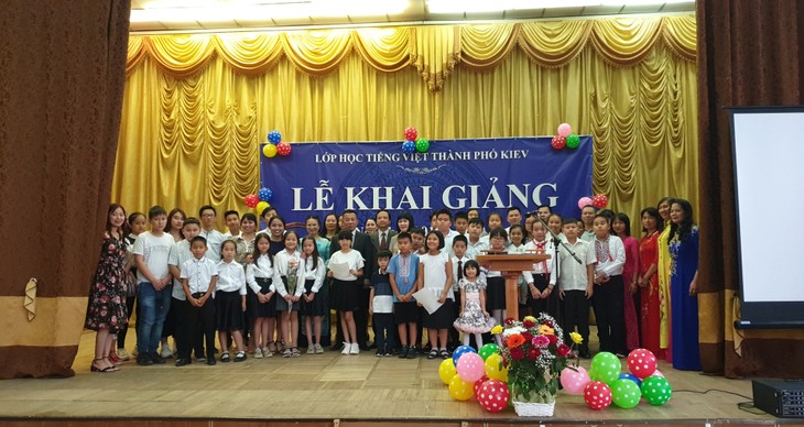 Lễ khai giảng lớp tiếng Việt Kiev năm học 2019 - 2020   - ảnh 2