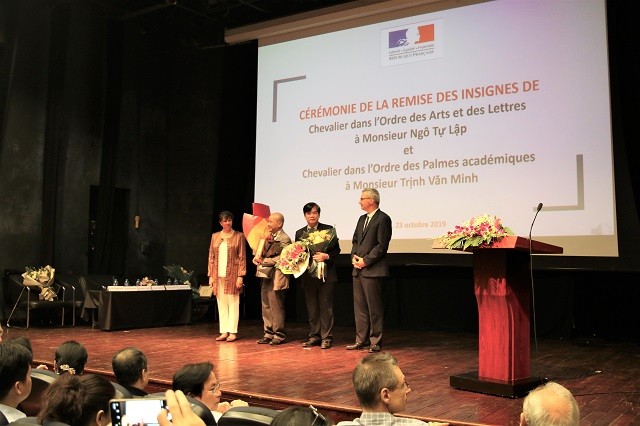Pháp trao tặng Huân chương Hiệp sĩ cho hai chuyên gia Việt Nam - ảnh 1