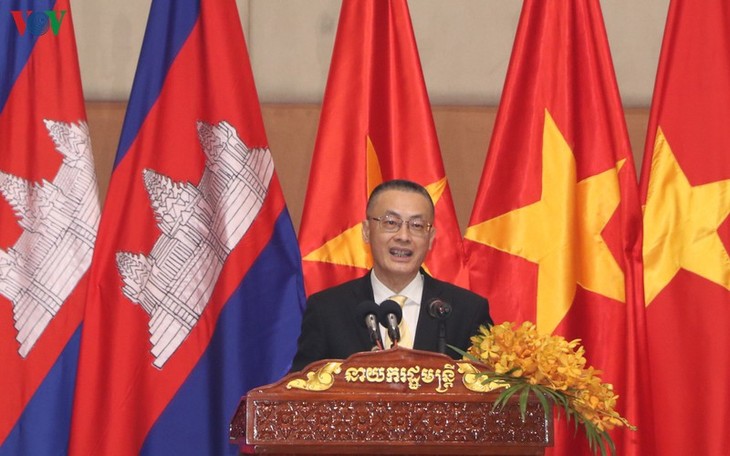 Thủ tướng Campuchia đón Tết Nguyên đán cùng cộng đồng người Việt - ảnh 2