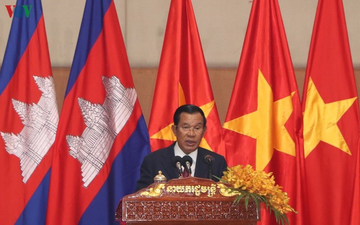 Thủ tướng Campuchia đón Tết Nguyên đán cùng cộng đồng người Việt - ảnh 1