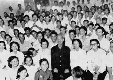 Kỷ niệm ngày thành lập Hội Nhà báo Việt Nam: Tại xóm Roòng Khoa 70 năm trước - ảnh 1