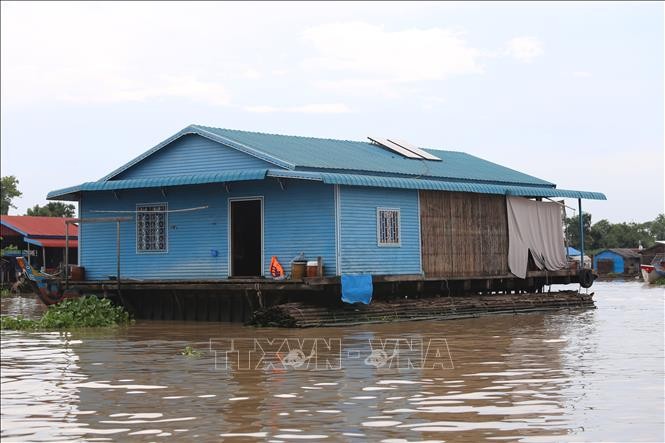 Quyên góp từ thiện ủng hộ người gốc Việt trên Biển Hồ Campuchia - ảnh 1