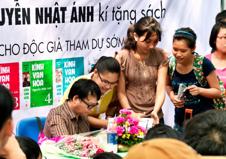 Giao lưu nhân 25 năm Kính vạn hoa - bộ sách thiếu nhi bán chạy đình đám của Nguyễn Nhật Ánh - ảnh 3
