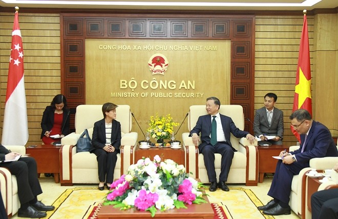 Bộ trưởng Bộ Công an Tô Lâm tiếp Đại sứ Singapore tại Việt Nam - ảnh 1