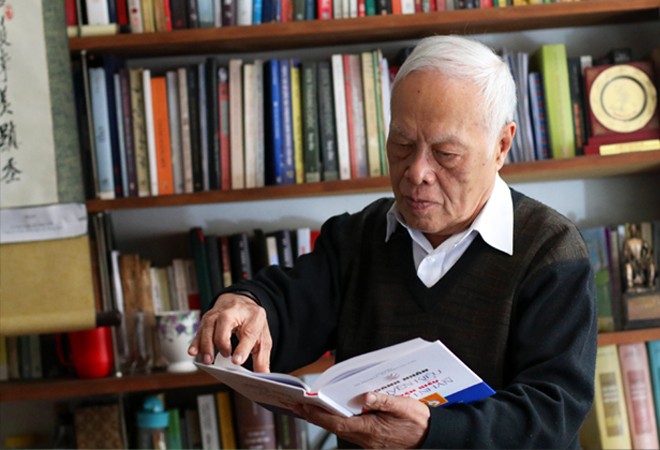 Giáo sư Phong Lê: Sách và văn hóa đọc nuôi dưỡng lòng nhân của con người - ảnh 1
