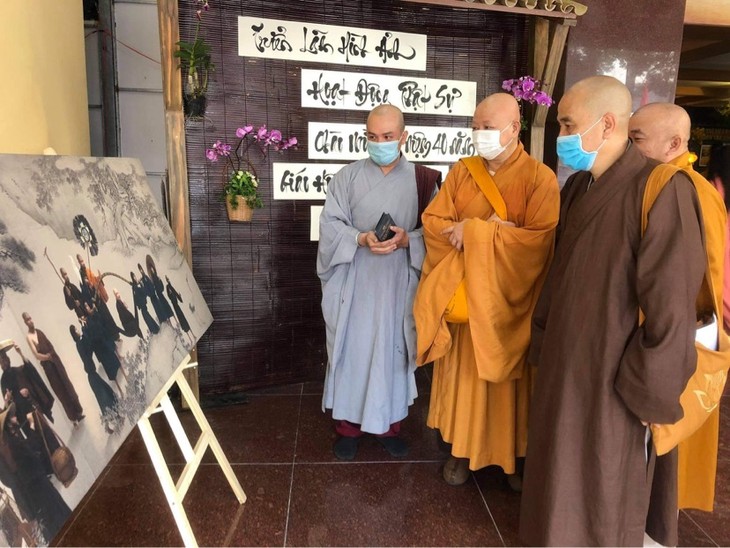 Vietnam Centre triển lãm ảnh Giác hoàng xuống núi nhân Đại lễ Phật đản - ảnh 1