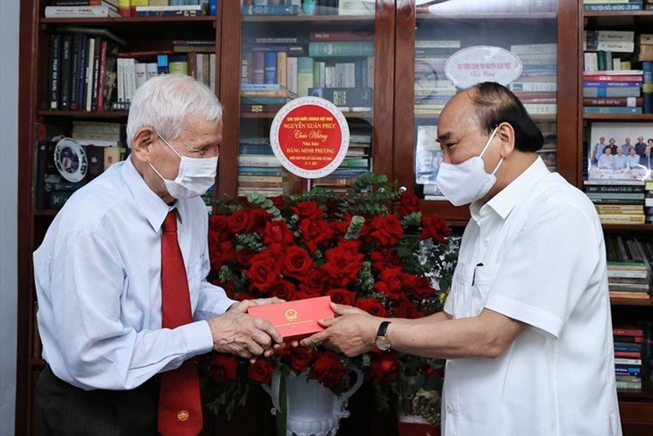 Chủ tịch nước Nguyễn Xuân Phúc tri ân các nhà báo lão thành - ảnh 1