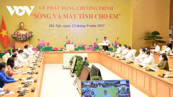 Bộ trưởng Nguyễn Mạnh Hùng: “Sóng và máy tính cho em” cũng là để xây dựng xã hội số - ảnh 1