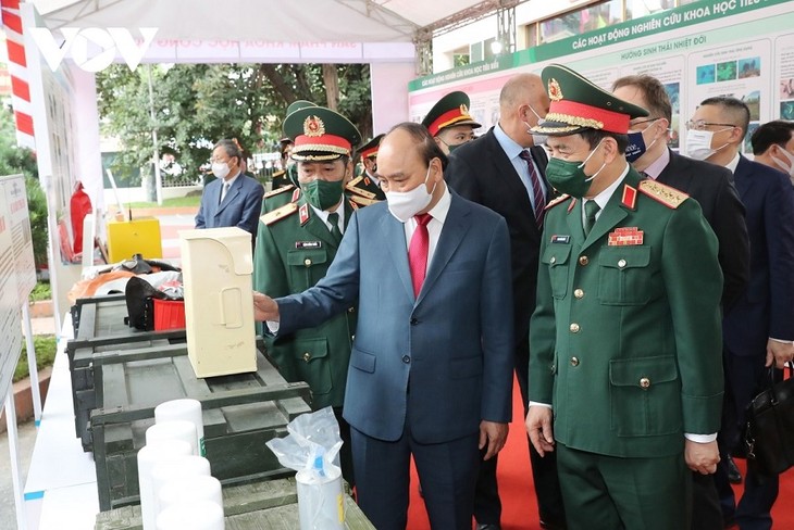Chủ tịch nước Nguyễn Xuân Phúc thăm và làm việc với Trung tâm nhiệt đới Việt Nga - ảnh 2