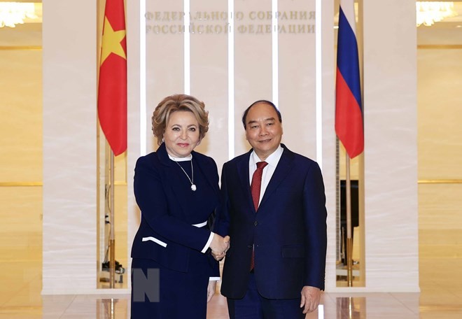 Chủ tịch nước Nguyễn Xuân Phúc hội kiến Thủ tướng Nga và Chủ tịch Hội đồng Liên bang Nga - ảnh 2