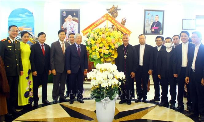Chủ tịch Ủy ban TƯ MTTQ Việt Nam Đỗ Văn Chiến thăm, chúc mừng Giáng sinh tại Toà Giám mục Giáo phận Vinh, Nghệ An - ảnh 1