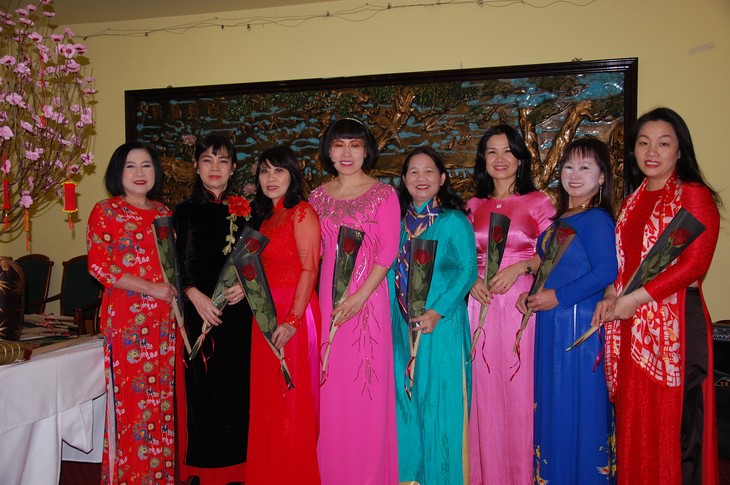 Chị em phụ nữ Việt tại Hungary gặp mặt Xuân Nhâm Dần - ảnh 3