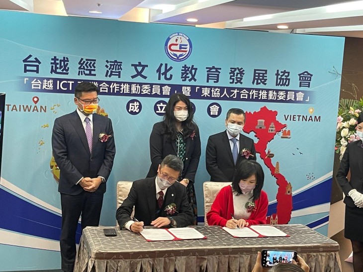 Người Việt tại Đài Bắc thành lập Ủy ban Xúc tiến hợp tác công nghệ cao và ký kết hợp tác với Việt Nam - ảnh 2