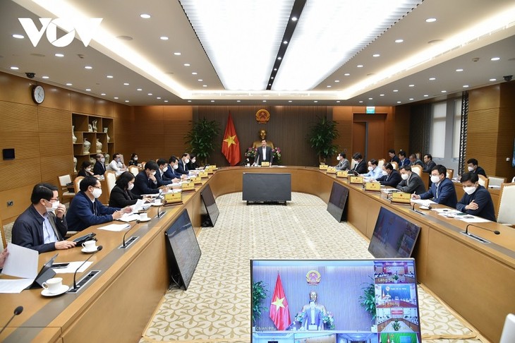 Phó Thủ tướng Lê Minh Khái yêu cầu kiểm soát chặt chẽ giá các mặt hàng thiết yếu - ảnh 1