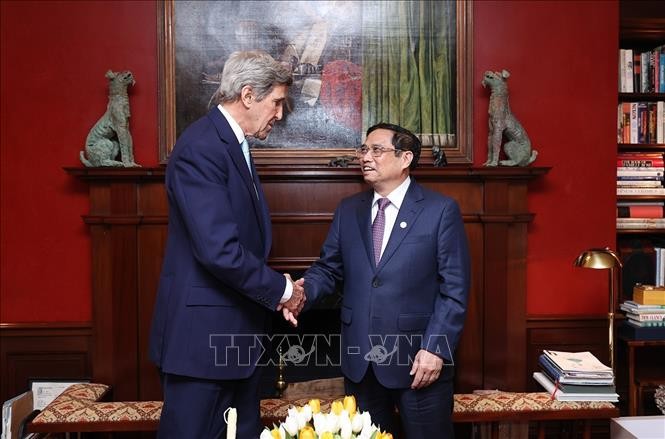 Thủ tướng Phạm Minh Chính tiếp Đặc phái viên của Tổng thống Hoa Kỳ về khí hậu John Kerry - ảnh 1