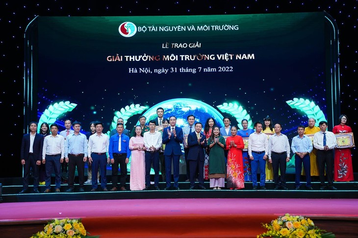 Trao giải thưởng môi trường Việt Nam và giải báo chí tài nguyên và môi trường - ảnh 1
