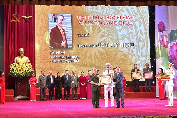 Dấu ấn một số tác phẩm văn nghệ nhận Giải thưởng Hồ Chí Minh, Giải thưởng Nhà nước - ảnh 3