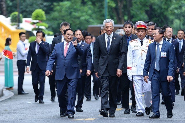 Thủ tướng Singapore tiếp tục các hoạt động trong chuyến thăm chính thức Việt Nam - ảnh 1