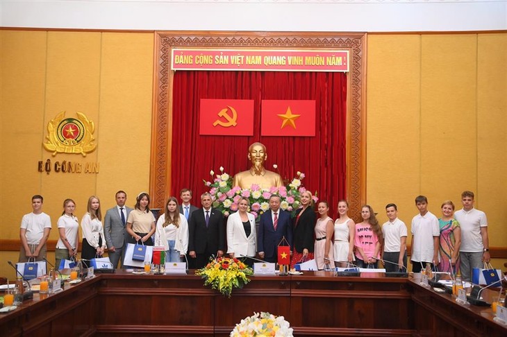 Bộ trưởng Tô Lâm tiếp Đại sứ Đặc mệnh toàn quyền Belarus tại Việt Nam - ảnh 1