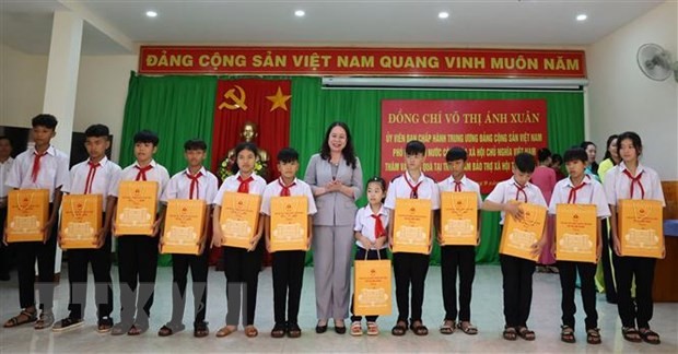 Phó Chủ tịch nước Võ Thị Ánh Xuân thăm và tặng quà tại Đắk Lắk - ảnh 1