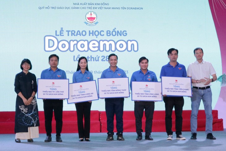 Quỹ Doraemon trao 559 suất học bổng năm 2023 - ảnh 7
