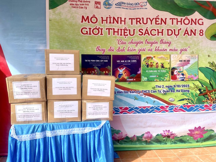 Nxb Phụ nữ Việt Nam đưa mô hình truyền thông sách về bình đẳng giới tới vùng cao Hà Giang - ảnh 3