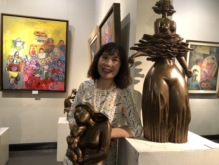 Nhà điêu khắc Lưu Thanh Lan: Tìm cảm hứng sáng tác về tình yêu và tình mẫu tử trong cuộc sống đời thường - ảnh 1
