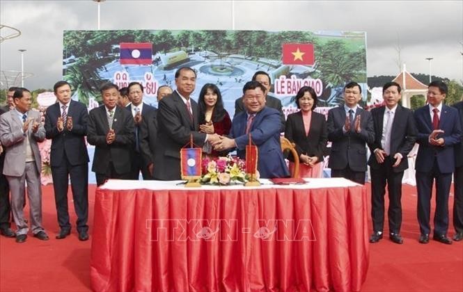 Khánh thành và bàn giao Công viên Hữu nghị Việt Nam-Lào - ảnh 1
