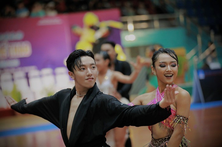 Mãn nhãn với vũ điệu Latin của cặp vận động viên Hà Nội tại giải vô địch toàn quốc - ảnh 1
