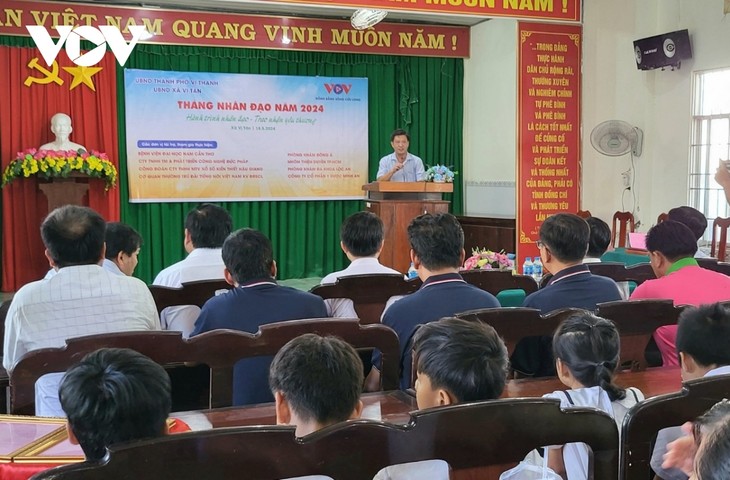 VOV Đồng bằng Sông Cửu Long tổ chức khám bệnh, cấp thuốc miễn phí cho người nghèo tại tỉnh Hậu Giang - ảnh 1