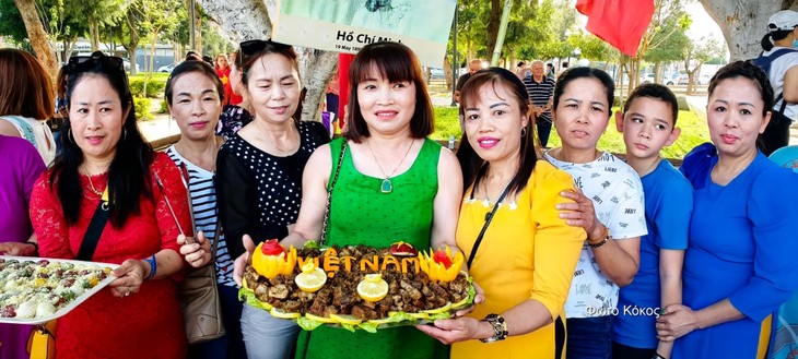 Hấp dẫn ẩm thực Việt Nam  tại Lễ hội ẩm thực văn hóa đa quốc gia tại CH Sip - ảnh 3