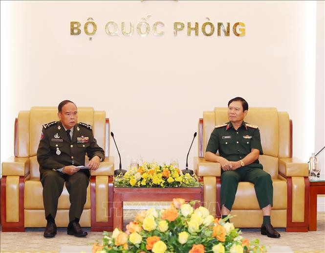 Việt Nam - Campuchia tăng cường chia sẻ nhận thức chung về vấn đề chiến lược quốc phòng  - ảnh 1