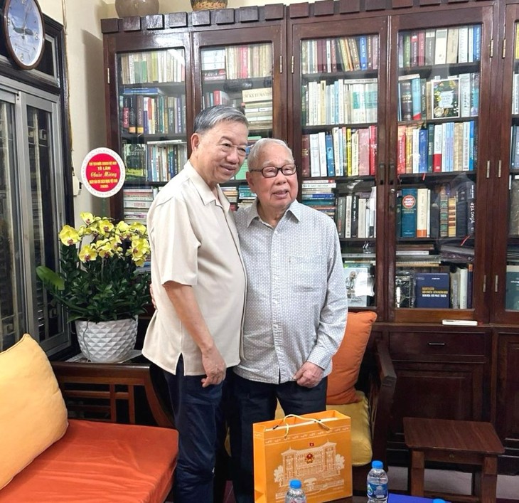 Chủ tịch nước Tô Lâm thăm và chúc mừng các nhà báo lão thành - ảnh 2