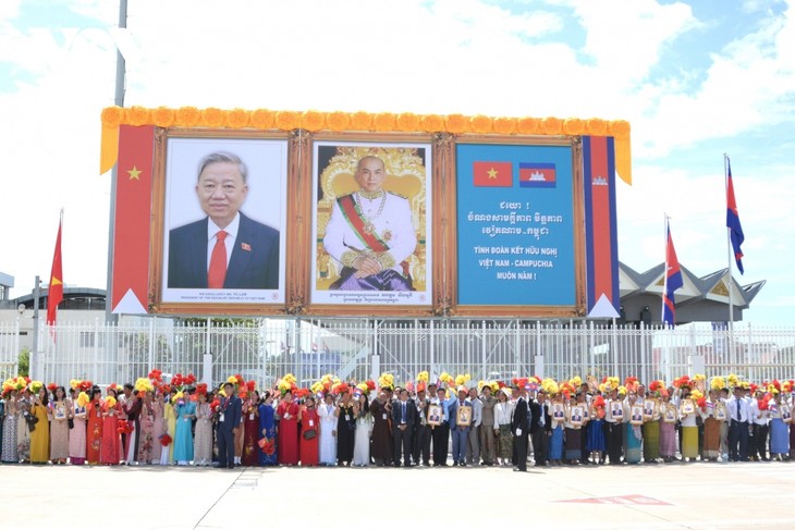 Chủ tịch nước Tô Lâm hội kiến Quốc vương Campuchia Norodom Sihamoni  - ảnh 1