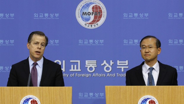 สาธารณรัฐเกาหลี สหรัฐและญี่ปุ่นจะหารือเกี่ยวกับสถานการณ์บนคาบสมุทรเกาหลี - ảnh 1