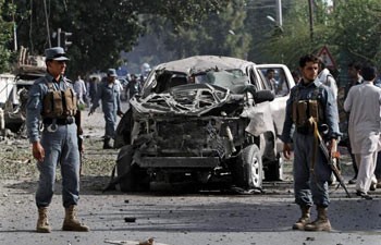 เกิดเหตุระเบิดพลีชีพติดต่อกันในอัฟกานิสถาน - ảnh 1