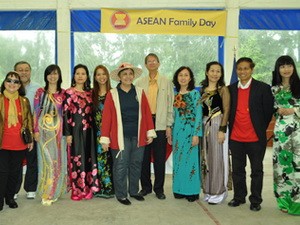 กิจกรรมสังสรรค์วันครอบครัวอาเซียนประจำปี 2012  ณ ประเทศอาร์เจนตินา - ảnh 1