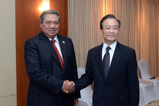 นายกรัฐมนตรีจีนพบปะกับผู้นำประเทศอาเซียน - ảnh 1