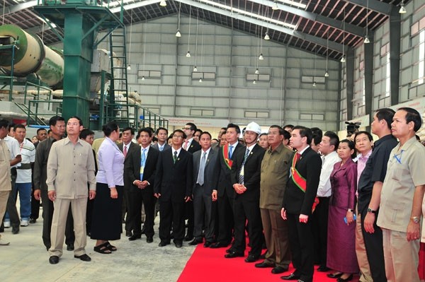 พิธีเปิดโรงงานผลิตปุ๋ย Năm Sao กัมพูชาที่เวียดนามเป็นผู้อุปถัมภ์ - ảnh 1