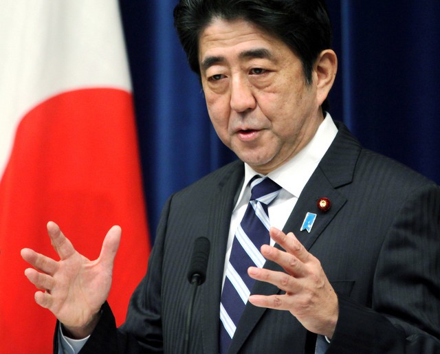 ผู้มีสิทธิ์เลือกตั้งญี่ปุ่นสนับสนุนความพยายามกระตุ้นเศรษฐกิจของนายกรัฐมนตรี ชินโซ อาเบะ - ảnh 1